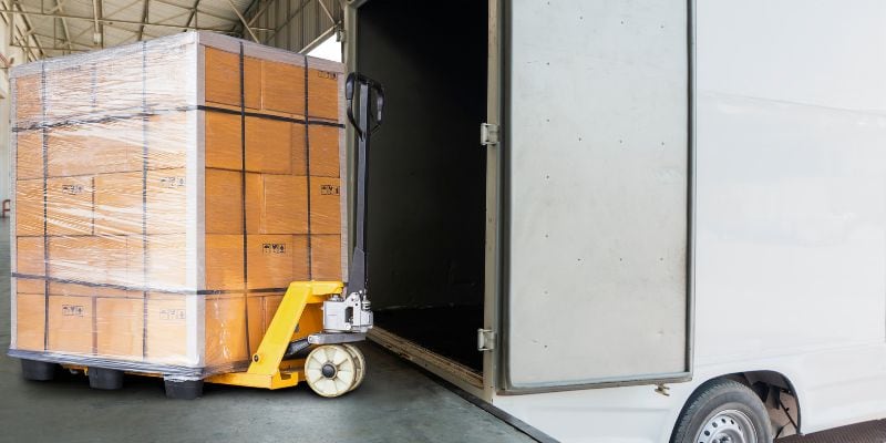 The Comprehensive Guide to Outsourcing Freight Management